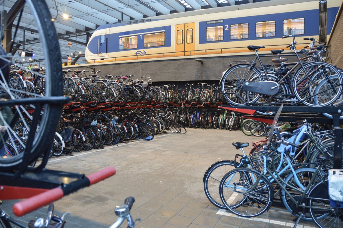 80% of the Dutch population live within a short bike ride to a station, so it’s no wonder rail is also a major part of the transport network.

50% of rail trips start with a bike ride. Of the 17.6 billion km ridden each year, 25% are to or from a station.

bicycling.com/culture/a43907…