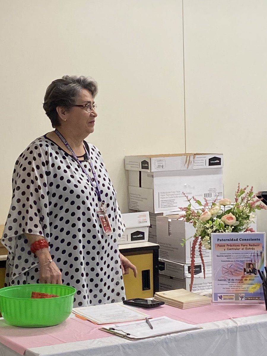 sch_ldp's tweet photo. Thank you Dra. Yanina Gómez for 5+ years of service to our SCH/LDP community!  Gracias por enseñarnos hoy los pasos prácticos para reducir y controlar el estrés.😊👏🏼🌹🙏🏼⁦@SCHK12⁩ https://t.co/vdHdS4jT1d