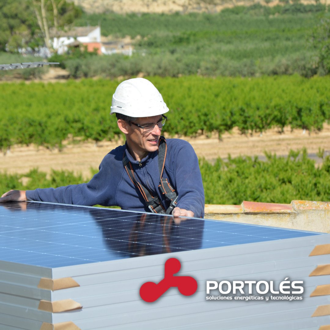 meportoles's tweet photo. ⚡️ Seguimos sumando instalaciones. En este caso:

18 placas de 540 W, un total de 9,72 kWp. Inversor @SMAsolar Sunny Tripower 8 kW de potencia nominal

Continuamos el camino hacia el #autoconsumo, el #ahorroenergetico y la #sostenibilidad https://t.co/UU0SODXTBz