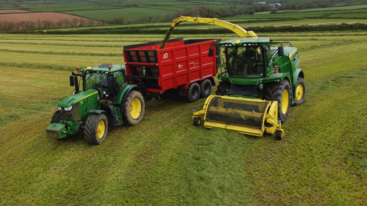 Ag_driveapp's tweet photo. #Silage2023 is go! 🚜💨🌱
📸 - Solomon Contractors
M Metcalfe & Sons
A J Heywood & Sons Agricultural & Plant Contractors
#agdrive #silage #agcontractor #contracting https://t.co/r2XtpPDaks