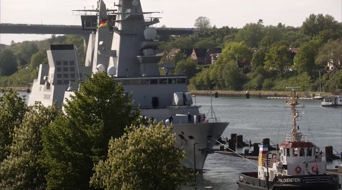 WarshipCam's tweet photo. Italian Navy Orizzonte-class air defence destroyer ITS Caio Duilio (D 554) in the Kiel Locks on the Kiel Canal in Germany - May 18, 2023 #itscaioduilio #d554

SRC: webcam https://t.co/c36AVGsUUn