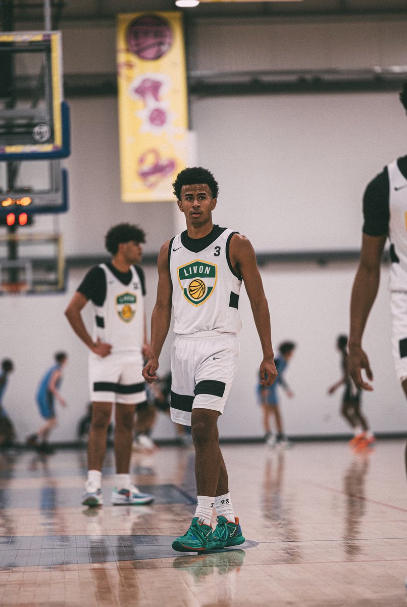 RJ Livingston⭐️⭐️⭐️⭐️ tweet media