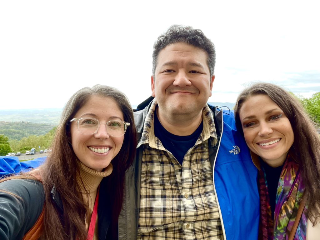 heather_aziz's tweet photo. How many neuroscientists does it take to find the entrance to the Alabaster museum? (Not?) Surprisingly: 3 🤷‍♀️ #Volterra2023 https://t.co/9USXRxerHq