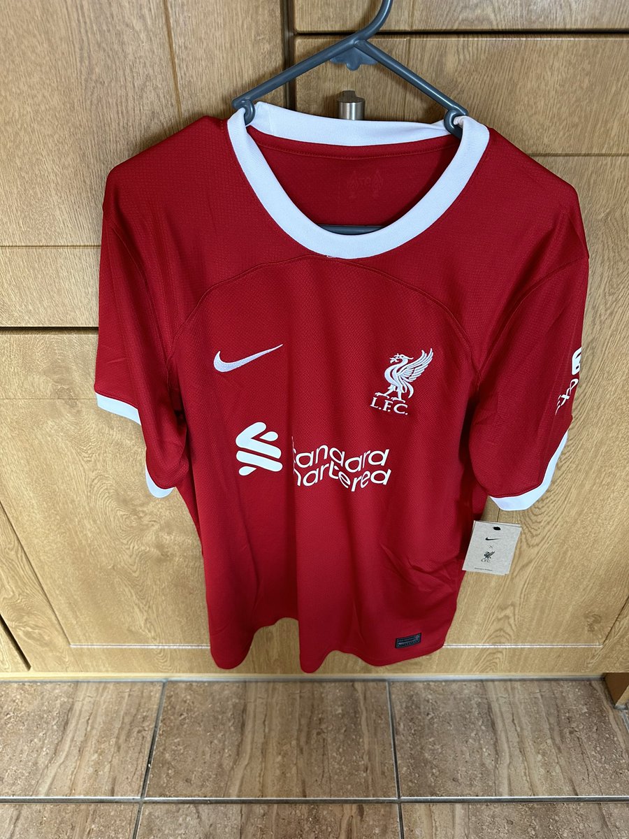 Davina51026186's tweet photo. #LFCStore #LiverpoolOne #LFC Spending Spree #readyfornnextseason already 🤑💳 😍😍😍😍😍😍😍😍😍😍😍😍😍 https://t.co/Lky6UNsWqY