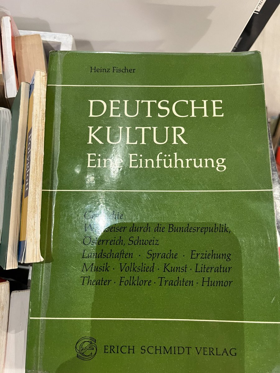 Die deutsche Kultur hat’s in den second hand Buchshop in Barcelona verschlagen 😂