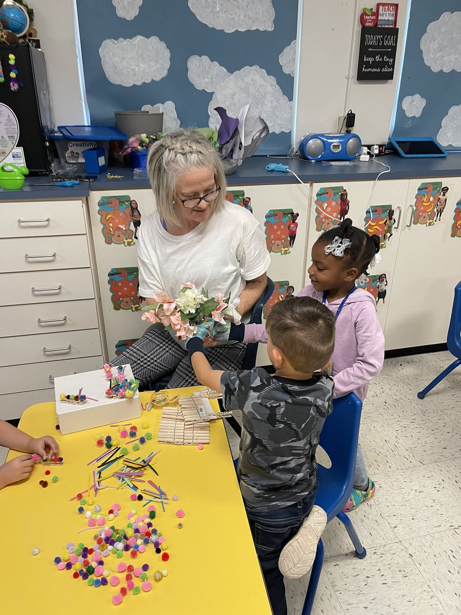 HaPpY bIrThDaY 🎂 HEAD START! 🥳
Congratulations on 58 years of focusing on early childhood education and families 👏🏻 <a href="/HeadStartHeroes/">WFISD Head Start</a> &amp; <a href="/brookbears/">Brook Village ECC</a> are proud to serve our Texas community with the HS program ❤️ @OHS_Director <a href="/NatlHeadStart/">National Head Start Association</a>