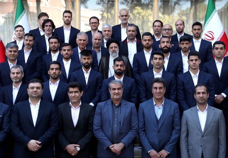 Meysam73203915's tweet photo. واقعا الان براتون این فوتبال اهمیت داره!؟ 
یادتون رفته وقتی ما خون میدادیم همین بازیکنا رفتن دیدن رییسی درخواست پول کردن!؟ 
یادتون رفته بعد از بردن‌ ولز تو جام جهانی خودشونو‌ جر دادن!؟ 
انقدر زود یادتون رفته؟ 
#مهسا_امينی‌ https://t.co/9J8nP7svKw