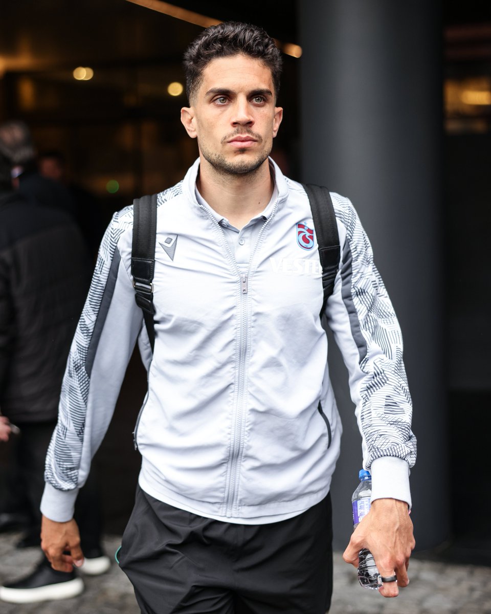 Trabzonspor's tweet photo. Takımımız otelden çıkış yaptı #FBvTS https://t.co/hQ8Rgz6cr8