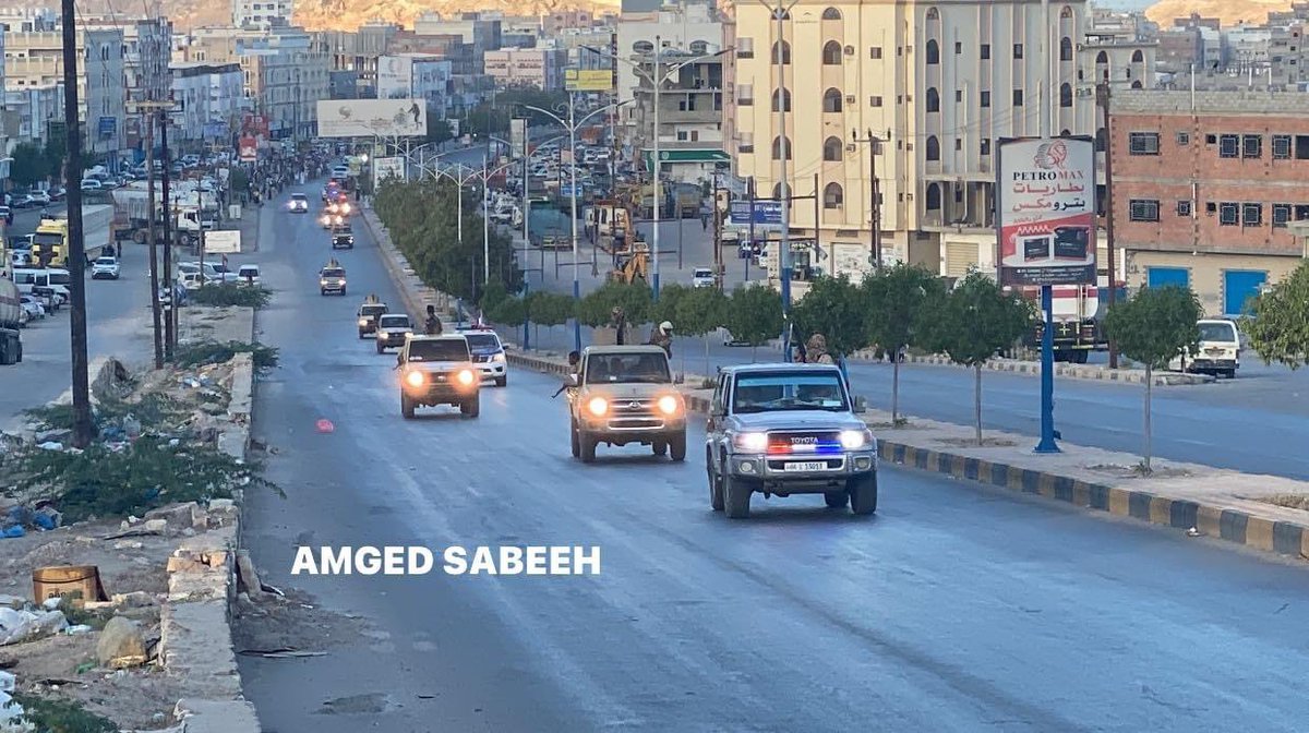 AmgedSabeeh's tweet photo. عاجل 
وصول الرئيس القائد عيدروس الزبيدي الى مطار الريان الدولي لتدشين الدورة السادسة للجمعية الوطنية للمجلس الانتقالي الجنوبي التي تحتضنها #المكلا حاضرة محافظة حضرموت يومي 21 - 22 مايو 2023م تحت شعار تعزيز الشراكة مع القوى السياسية والرموز الوطنية لاستعادة وبناء الدولة الجنوبية الفدرالية  كاملة السيادة 
#حضرموت_ترحب_بالرئيس_عيدروس