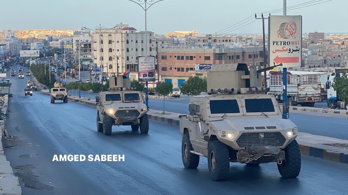AmgedSabeeh's tweet photo. عاجل 
وصول الرئيس القائد عيدروس الزبيدي الى مطار الريان الدولي لتدشين الدورة السادسة للجمعية الوطنية للمجلس الانتقالي الجنوبي التي تحتضنها #المكلا حاضرة محافظة حضرموت يومي 21 - 22 مايو 2023م تحت شعار تعزيز الشراكة مع القوى السياسية والرموز الوطنية لاستعادة وبناء الدولة الجنوبية الفدرالية  كاملة السيادة 
#حضرموت_ترحب_بالرئيس_عيدروس