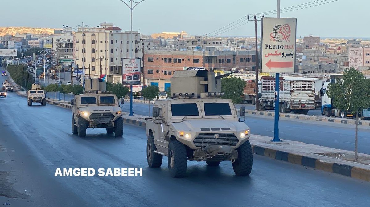 AmgedSabeeh's tweet photo. عاجل 
وصول الرئيس القائد عيدروس الزبيدي الى مطار الريان الدولي لتدشين الدورة السادسة للجمعية الوطنية للمجلس الانتقالي الجنوبي التي تحتضنها #المكلا حاضرة محافظة حضرموت يومي 21 - 22 مايو 2023م تحت شعار تعزيز الشراكة مع القوى السياسية والرموز الوطنية لاستعادة وبناء الدولة الجنوبية الفدرالية  كاملة السيادة 
#حضرموت_ترحب_بالرئيس_عيدروس