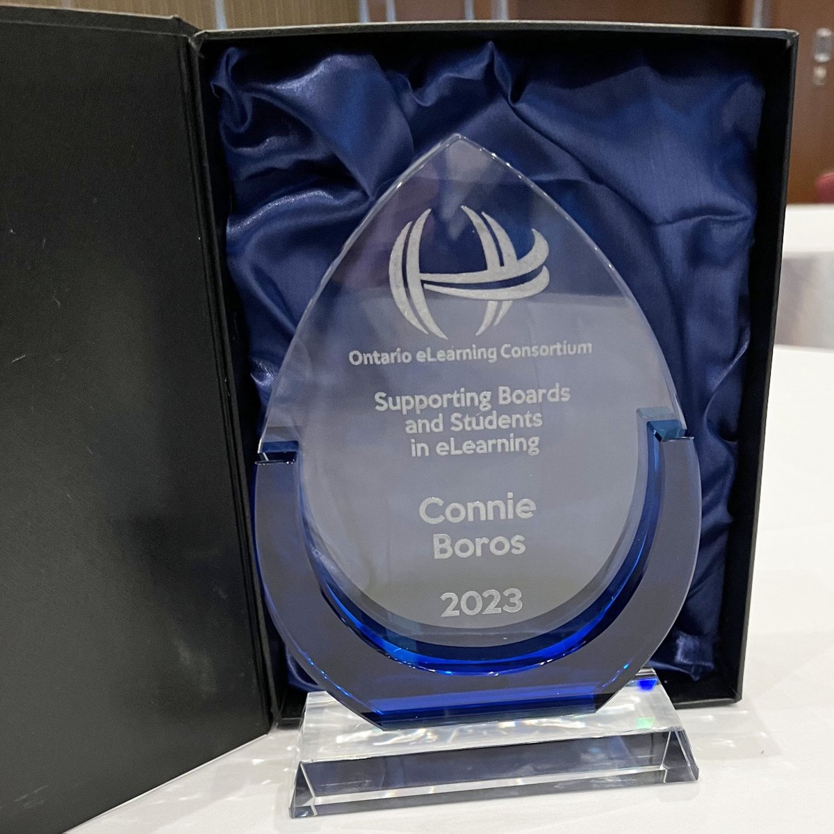 UCDSB's tweet image. 🎉 Exciting news! Connie Boros, #UCDSB Technology Enabled Learning &amp;amp; Teaching Contact teacher, has received the prestigious Supporting Boards &amp;amp; Students in eLearning Award from the Ontario eLearning Consortium! 🏆

Read more about Connie: ow.ly/lLKn50Ora7E #MyUCDSBFamily
