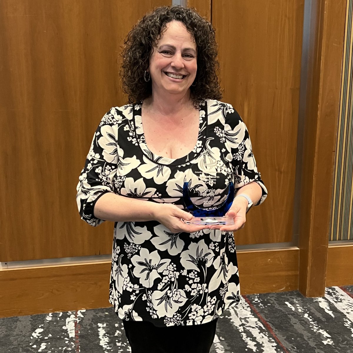 UCDSB's tweet image. 🎉 Exciting news! Connie Boros, #UCDSB Technology Enabled Learning &amp;amp; Teaching Contact teacher, has received the prestigious Supporting Boards &amp;amp; Students in eLearning Award from the Ontario eLearning Consortium! 🏆

Read more about Connie: ow.ly/lLKn50Ora7E #MyUCDSBFamily