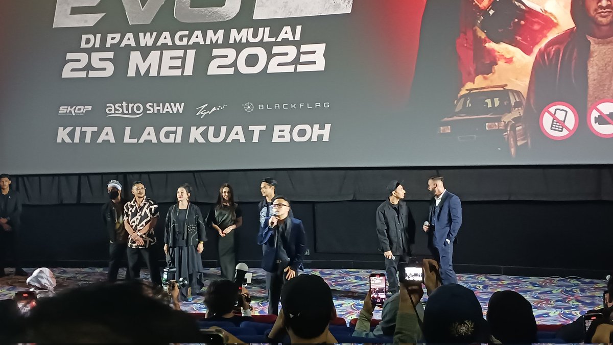 izzadroslan's tweet photo. Asyik keje jer, so malam ni dpt Media Invitation utk Tayangan Gala Premier Polis Evo 3. Hilangkan stress kejap. 😁
#PolisEvo #PolisEvo3 #PE3 #AstroShow https://t.co/sA1SV9TL9G