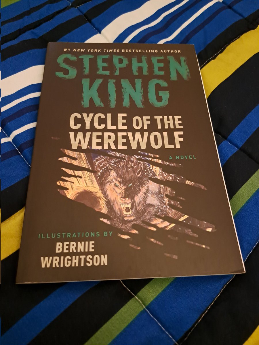 CJEdmunds1's tweet photo. Bed time reading! @StephenKing
#CycleOfTheWerewolf #Horror
#StephenKing
#WritingCommunity https://t.co/HcqUG6DpUr