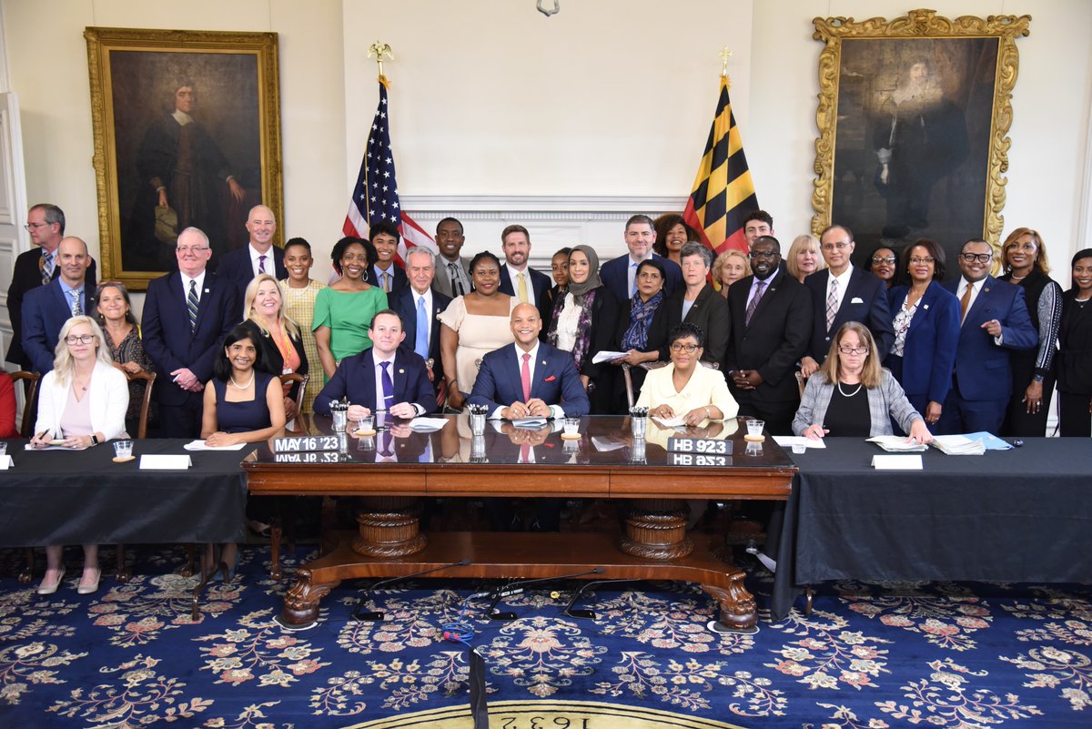For years, @MD_CommColleges have worked to decentralize and make more available the Maryland Promise Scholarship and thanks to Chair Barnes, @Smith4Delegate and @jaredssolomon, our colleges can now help students directly. THK @iamwesmoore for signing HB923!🙏 #MDpolitics