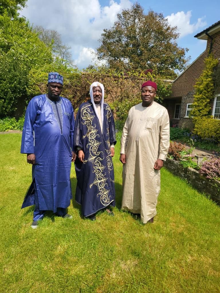 masarautarkano's tweet image. Mai Martaba Khaleefa Muhammad Sanusi II tare da Senator Kawu Sumaila da Bashir Hayatu Jantile a gidan Sarki dake (Liphoo) Ingila, yau Alhamis 18th May, 2023.