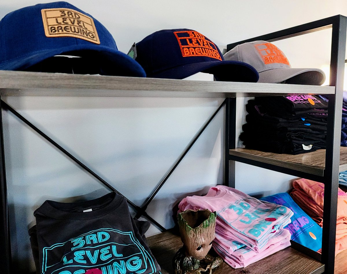 3rdlevelbrew's tweet image. We've got merch.
And shelves for our merch.
And nicknacks for our shelves.

#craftbeer #rtx #roundrock #roundrockcraftbeer #roundrockbeer #txcraftbeer
#seriouslygoodbeer
#justthebeerginning

#nerdoutwithwhatalesya