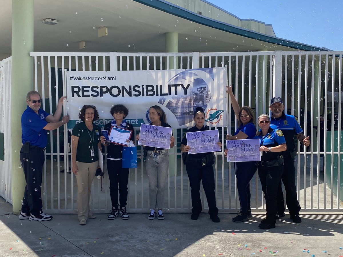 StdtSvcsMDCPS's tweet photo. Congratulations to Edgar Gutierrez from @LawtonChilesMS! Edgar is the 2023 #ValuesMatterMiami Responsibility Secondary Student of the Year! @SuptDotres @LDIAZ_CAO @AlayonSally @MDCPSNorth https://t.co/C3dRhoQcUj