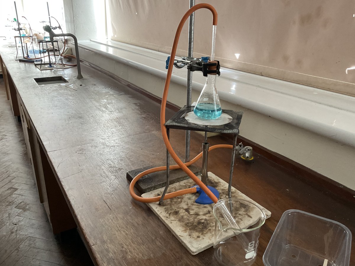 JohnWillmottSch's tweet image. Year 7s had a fantactic lesson with Ms Campbell investigating distilling! #practicalscience 🧪