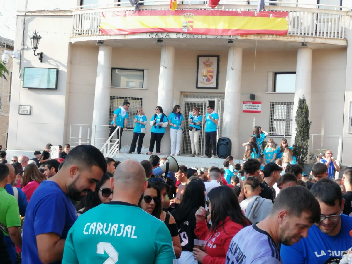 Cs_ElMolar's tweet photo. Ayer fue nuestro primer día de fiestas, comenzó con un increíble y divertido pasacalles. Disfrutamos de la última novena a Nuestra Señora del Remolino y dimos inicio a sus fiestas con la pólvora. 

Gracias a todos los molareños y molareñas por su ilusión y energía.
Viva El Molar https://t.co/NtcGyhjibT