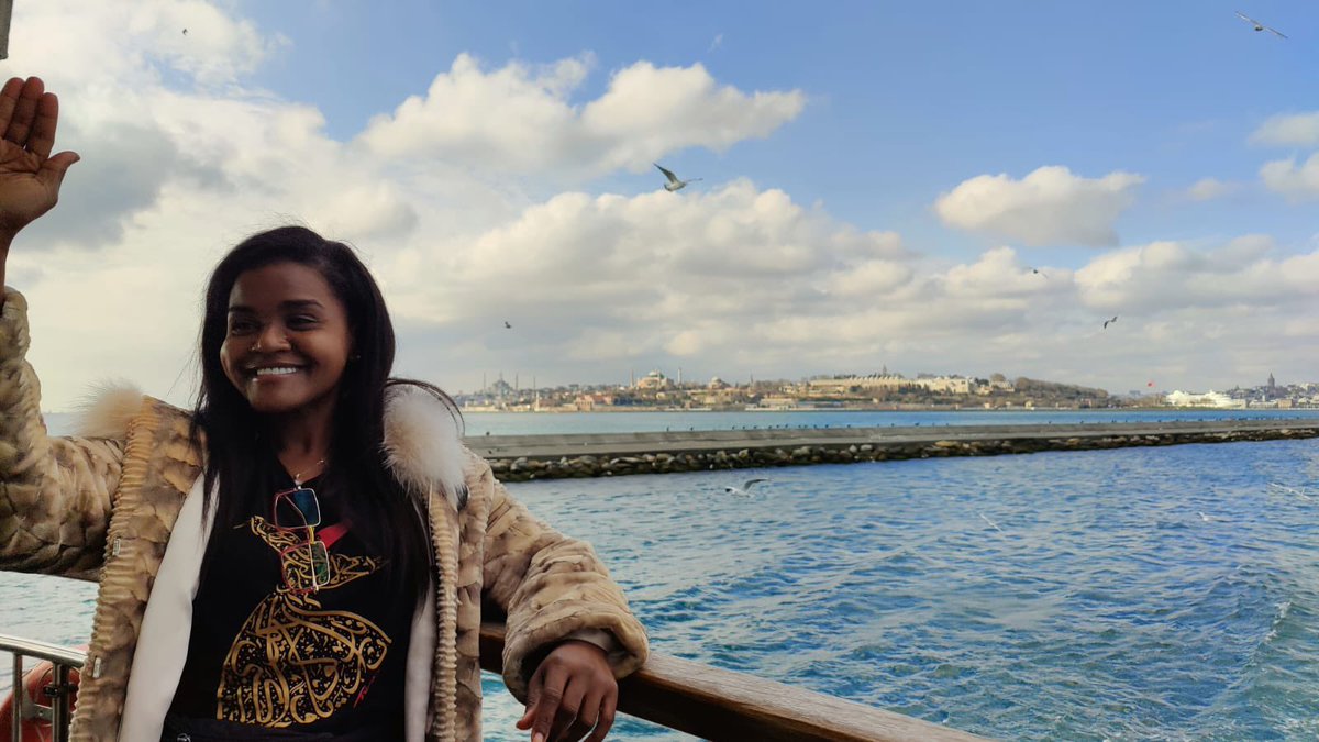 CJhingory's tweet image. #MadeInDC girl - From the Potomac River 🇺🇸 to the Bosphorus 🇹🇷

Loved that everyday, I could go from
being in Europe to Asia in like 12 minutes.

The cafes and restaurants in Kadıköy are so yum too💜

🧥Is from Miller’s Furs, Chevy Chase💁🏽‍♀️