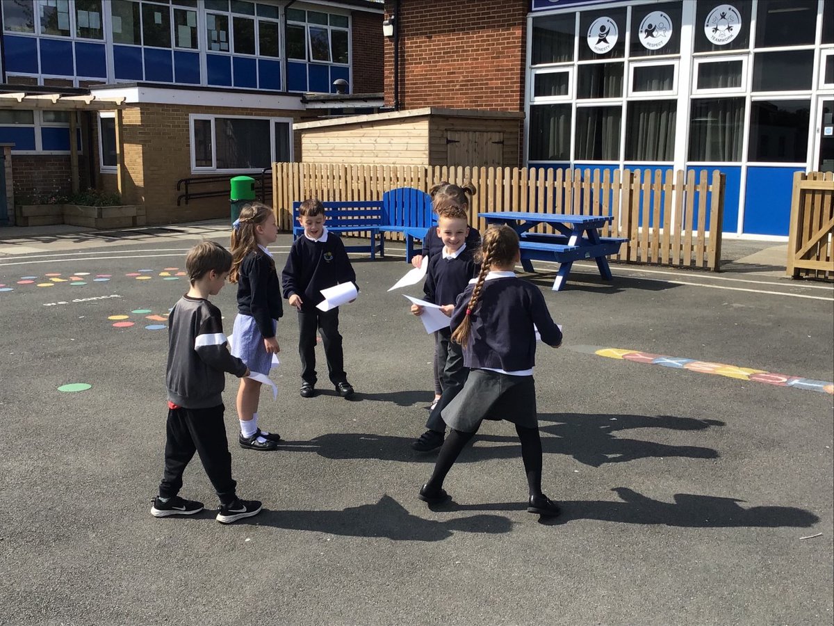 easterside_a's tweet photo. Active learning looking at play scripts and rehearsing 'The playground' π #EastersideActive #EastersideEnglish #EastersideReading https://t.co/cE3HWDVuSs