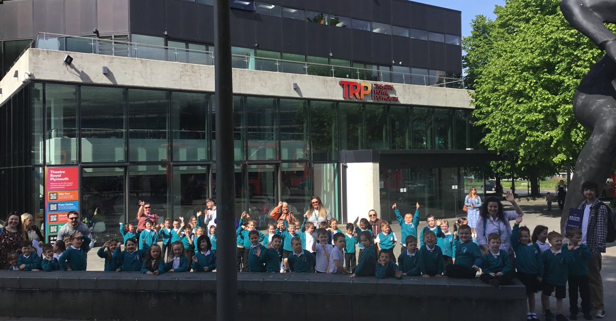 amyparsons123's tweet photo. Y1 absolutely loved seeing story telling come to life with Zog this week. Their faces were magical and their singing and dancing at the end was even better. It truly was learning we will remember forever TY @TRPlymouth @Mayflower_MCA https://t.co/E5mtviZkHS