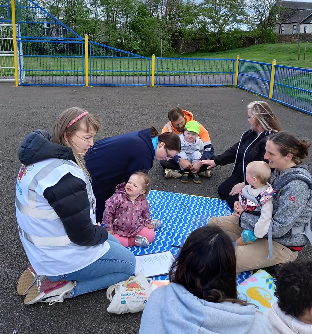 LibFalkirk's tweet image. We've been rhyming and rolling around #Slamannan and #Denny this week. Great to get out and about for @Bookbug_SBT  week, even if it was a wee bit on the blustery side in Slamannan. Thanks to all the families for going on a wander with Caroline, Jennifer, Debbie and Liz.