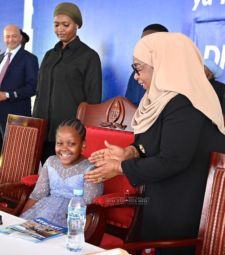 (2/2) 

Nilipata pia wasaa wa kukutana na mjukuu, Georgina Magesa mwenye umri wa miaka minane, mwandishi mdogo wa vitabu mwenye ndoto ya kuwa Rais. Mungu amkuze yeye na mamilioni ya watoto wa Kitanzania wenye ndoto mbalimbali, awanyooshee, wafike pale wanapopakusudia. Serikali