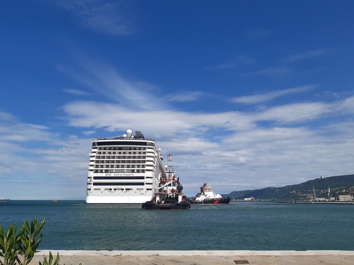 marettats's tweet image. La MSC Splendida attacca a Trieste con la Bora e l&apos;aiuto di 3 rimorchiatori
#mscSplendida
#Trieste #bora