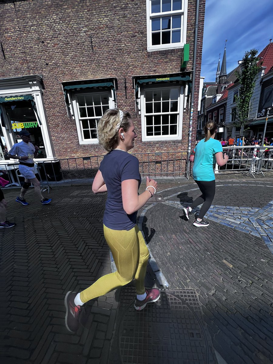 Luusco's tweet photo. Stukje rennen vandaag #goldenten #10k #Delft https://t.co/B9bkcpUAhI