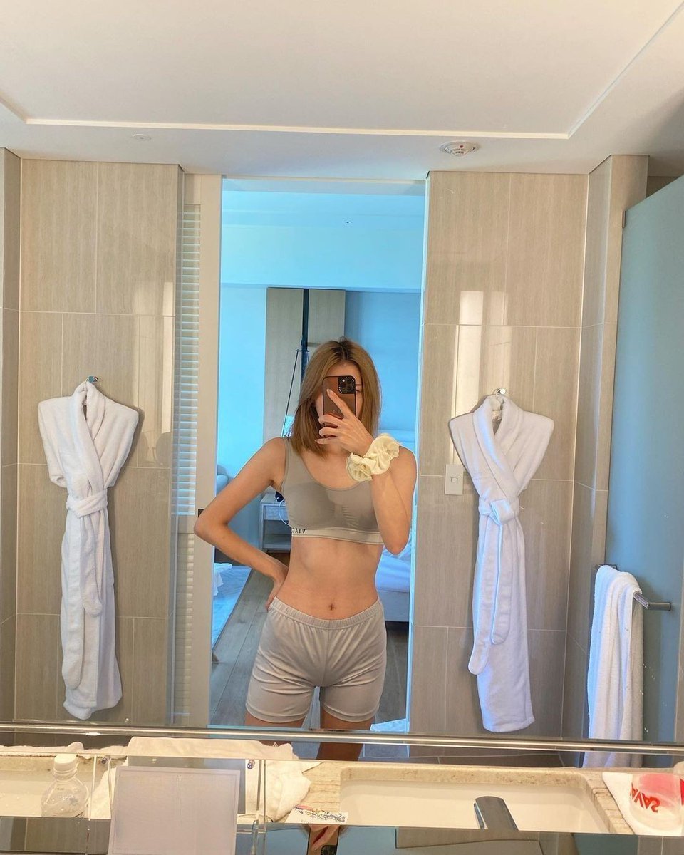 반응 좋으면 부끄럽지만 벗은거도 올려볼께요. 커플끼리 하면 어떤기분일지 생각만해도 흥분되네요~ #커플만남 #부커만남