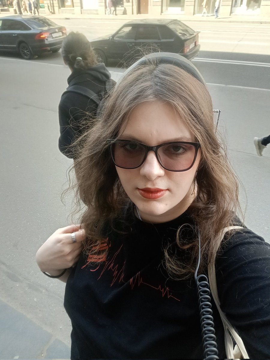 Детское фото/я сейчас

Ну разница в 26 лет она такая.
Если бы кто знал, как долго я искал актуальную фотографию 😅😅😅😅😅😅