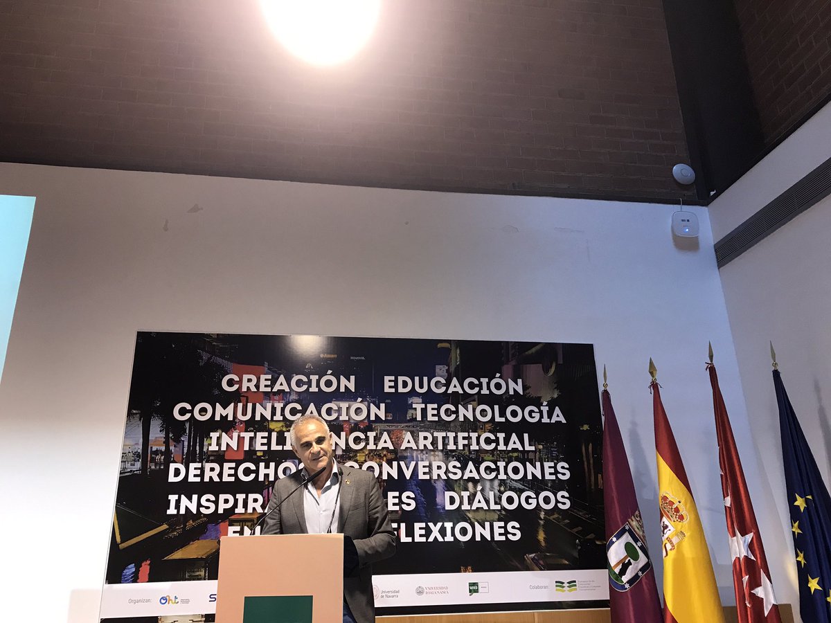 #OHT2023  el #profesor <a href="/sanz_hermida/">Jacobo Sanz Hermida</a> de <a href="/usal/">Universidad de Salamanca</a> nos habla del #Verso y del #Metaverso <a href="/UNED/">UNED</a> <a href="/La_SER/">Cadena SER</a> <a href="/PRISA/">PRISA</a> <a href="/UNEDMadrid/">UNED Madrid</a> 
Sigue en directo la IV Jornada: Un mundo de fusión digital
🔗 Enlace al acto: buff.ly/42lasGg
<a href="/EducacionUNED/">Facultad de Educación de la UNED</a> <a href="/SMEMIU_UNED/">SMEMIU</a>