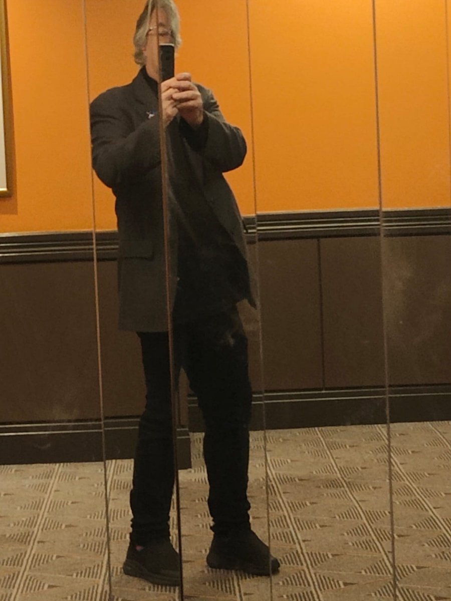 winnschwartau's tweet image. The Strand Palace mirror by the elevator put a meta view on things…
.
.
 #london #strandpalace #metaview
#metaverse #metawar #theartofmetawar #informationsecurity #wherethehelliswinn #informationtechnology #informationsecurityprivacy #leadingexpert #author #speaker #winnswartau