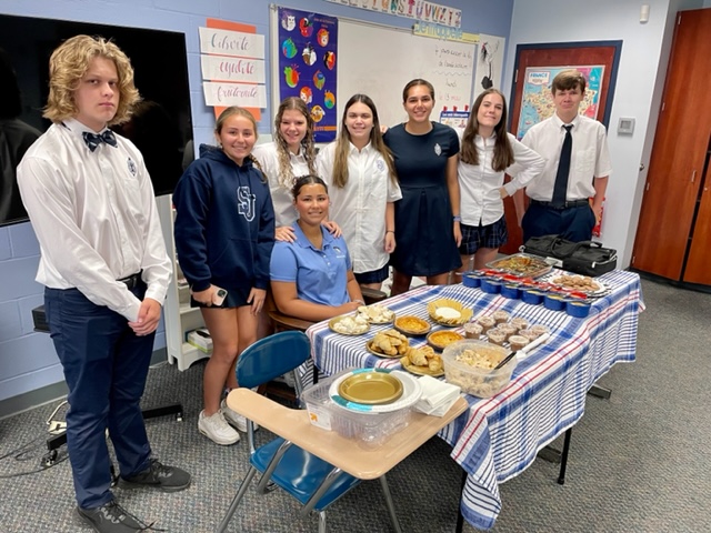 sjcds's tweet image. A macaron recipe straight from Paris, a delicious ratatouille, and a perfect crème brûlée. It was tasty way to end the French 2/2H year! 🇫🇷 #StJohnsSpartans #frenchclass