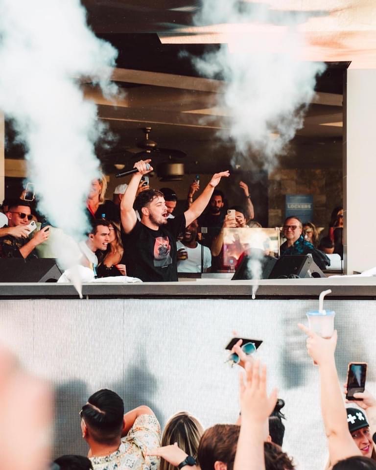 AmalzHotels's tweet photo. Hands up if you are as excited for #EDCWeekend as we are ๐๐ป๐๐ป๐๐ป๐๐ป
#edc #kineticFIELD #EDCLV2023 #edcgear #edclasvegas #edccommunity #edclv #edclife #edcvegas #edc2023 #neonlights #lasvegas #usa #vivavision #vegasbaby #vegasborn https://t.co/nDZctagnNZ