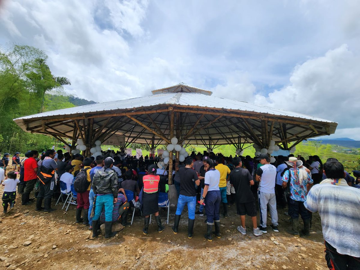punto4radio's tweet photo. #ielco La casa madre por la paz es una casa de ayuda humanitaria, es una manifestación concreta a toda Colombia de la cooperación y comunidades de la labor de paz de los pueblos indígenas, afroamericanos, "campesinos". https://t.co/08VRRk9Xso https://t.co/vu2rkHAaXu