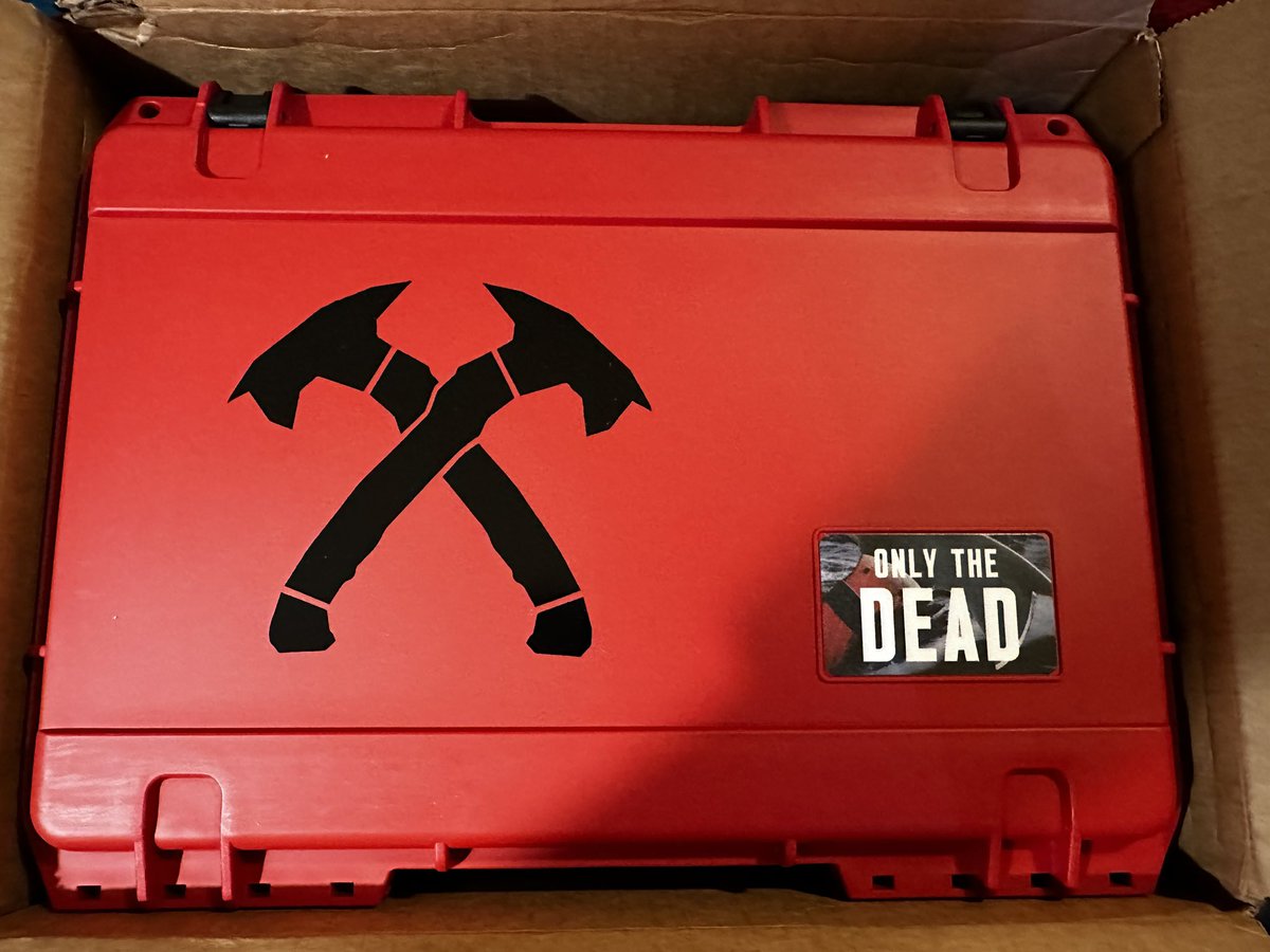Jse_80's tweet image. I’ve wanted one of these boxes from the very first time I saw a picture of one for the devils hand, never EVER in  a million years did I ever think I would own one… thank you so much @JackCarrUSA for making this dream come true and adding this bad boy #CarrCollection 🔥🔥🔥🔥🔥