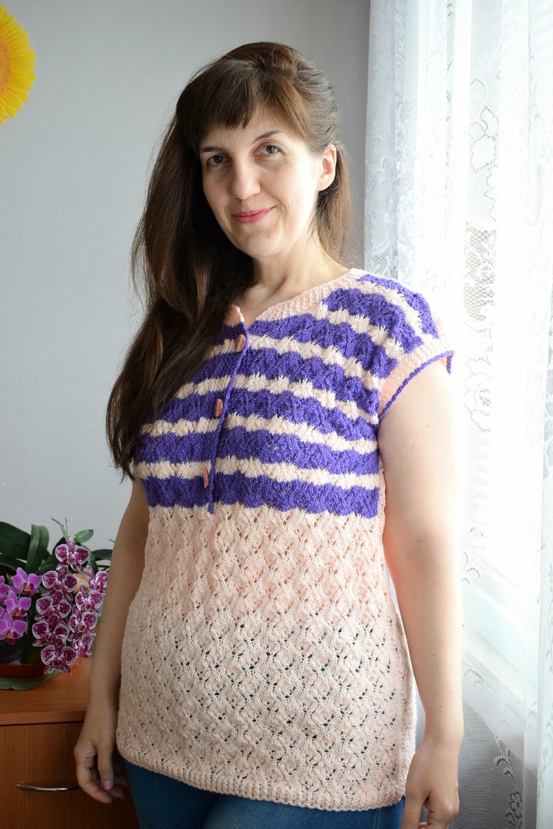 New!
Ready to ship! Size XL. These feminine hand knit tops are new in my shop.