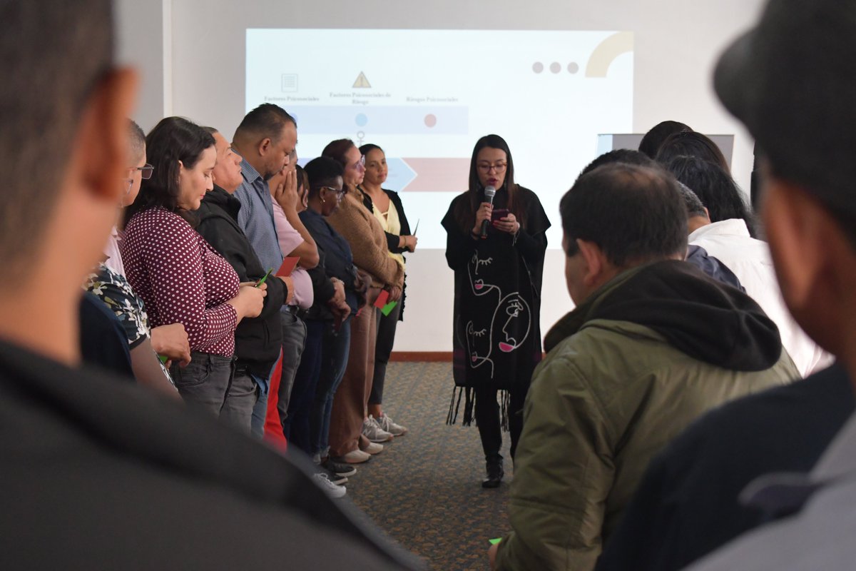 #FelizJueves Estamos en el espacio formativo riesgos psicosociales y manejo de la gestión emocional como herramienta de prevención, en el marco del encuentro sobre salud mental y emocional en el contexto laboral: ¿vivir para trabajar o trabajar para vivir?
#SaludMentalEnElTrabajo