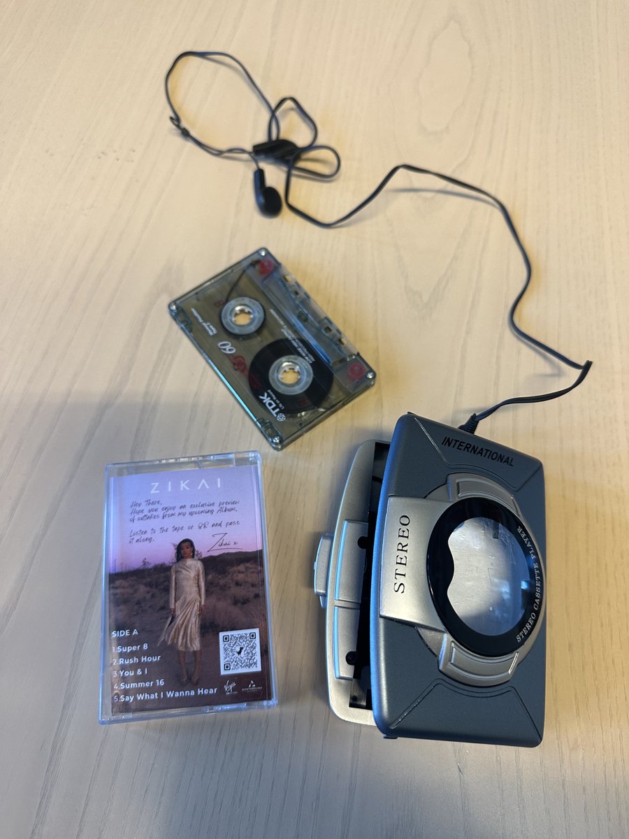 sindinglarsen's tweet photo. ZIKAI - just nu mest i min walkman - m e n imorgon kommer nya, finfina "Super 8" - signerad självaste Matte Caliste #zikai @MatteCaliste https://t.co/zMdeqtXzT8