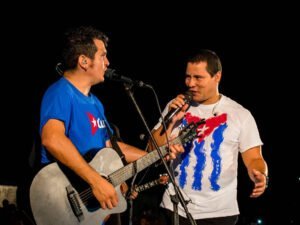 YaquedeCuba's tweet photo. #ConBuenaFeYo, ellos son "Gallos de pelea" reflejan la gallardía y el valor con que hoy deben defenderse las convicciones de un pueblo, #Cuba 🇨🇺🇨🇺 está con ustedes, #CubaEsCultura 🎶🎶. https://t.co/mAnIkSoS9F