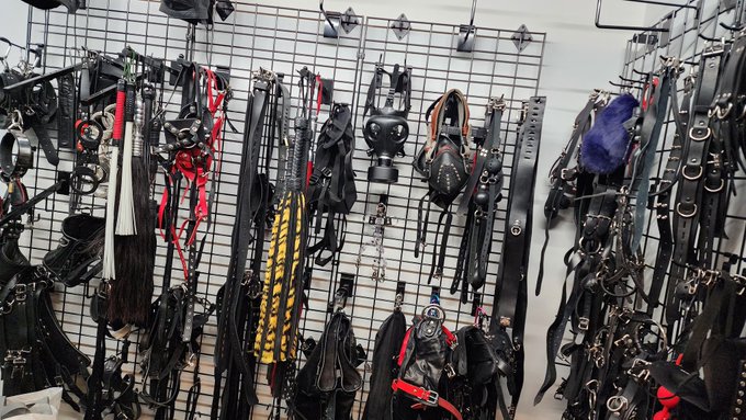 The rooms are beginning to take shape, and it's difficult to properly explain the sheer volume of work<a href="/tag/wickedretreat"class="tags"><span>#wickedretreat</span></a>