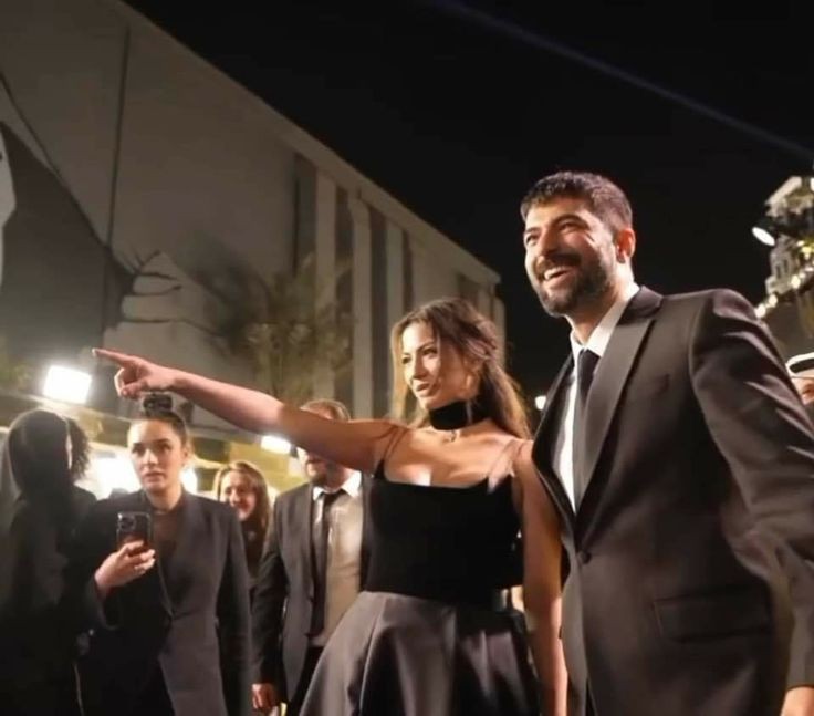 coconutHend's tweet photo. Executive Director of the company distributing the series Adım Farah: The first season will end with 15 episodes divided into 45 episodes in the Latin show market, and it will return next September with a new +
#EnginAkyürek
#DemetÖzdemir #AdımFarah #tahirlekesiz #farah
#FaHir https://t.co/ayQ2Vc6jIZ