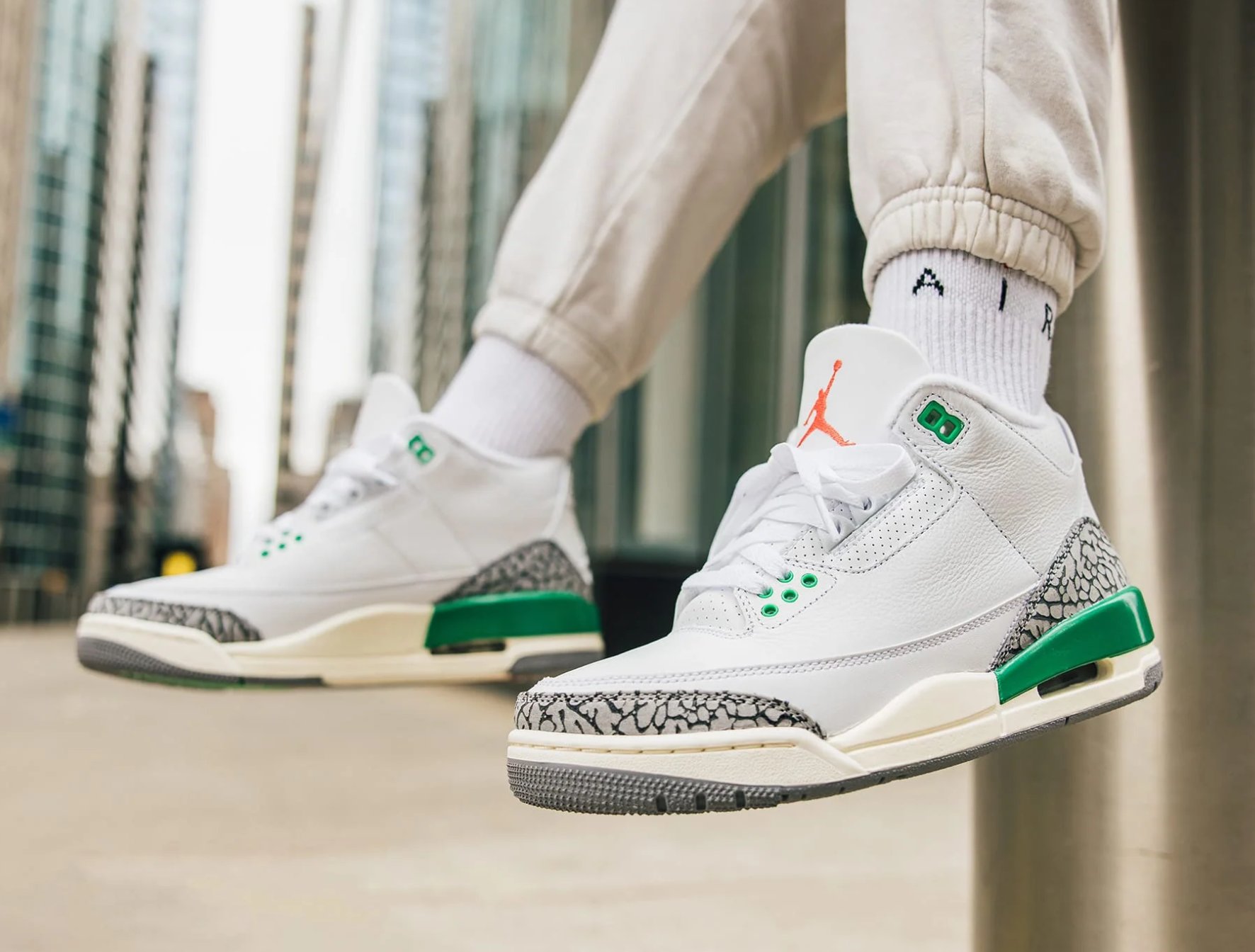 SOLELINKS on X Ad Women s Air Jordan 3 Retro Lucky Green releases at 7am PT 10am ET Finish Line https t bQJvujBxsY JD Sports https t WUkGmU0X07 REFRESH close to 10am ET for queue https t r7c1...