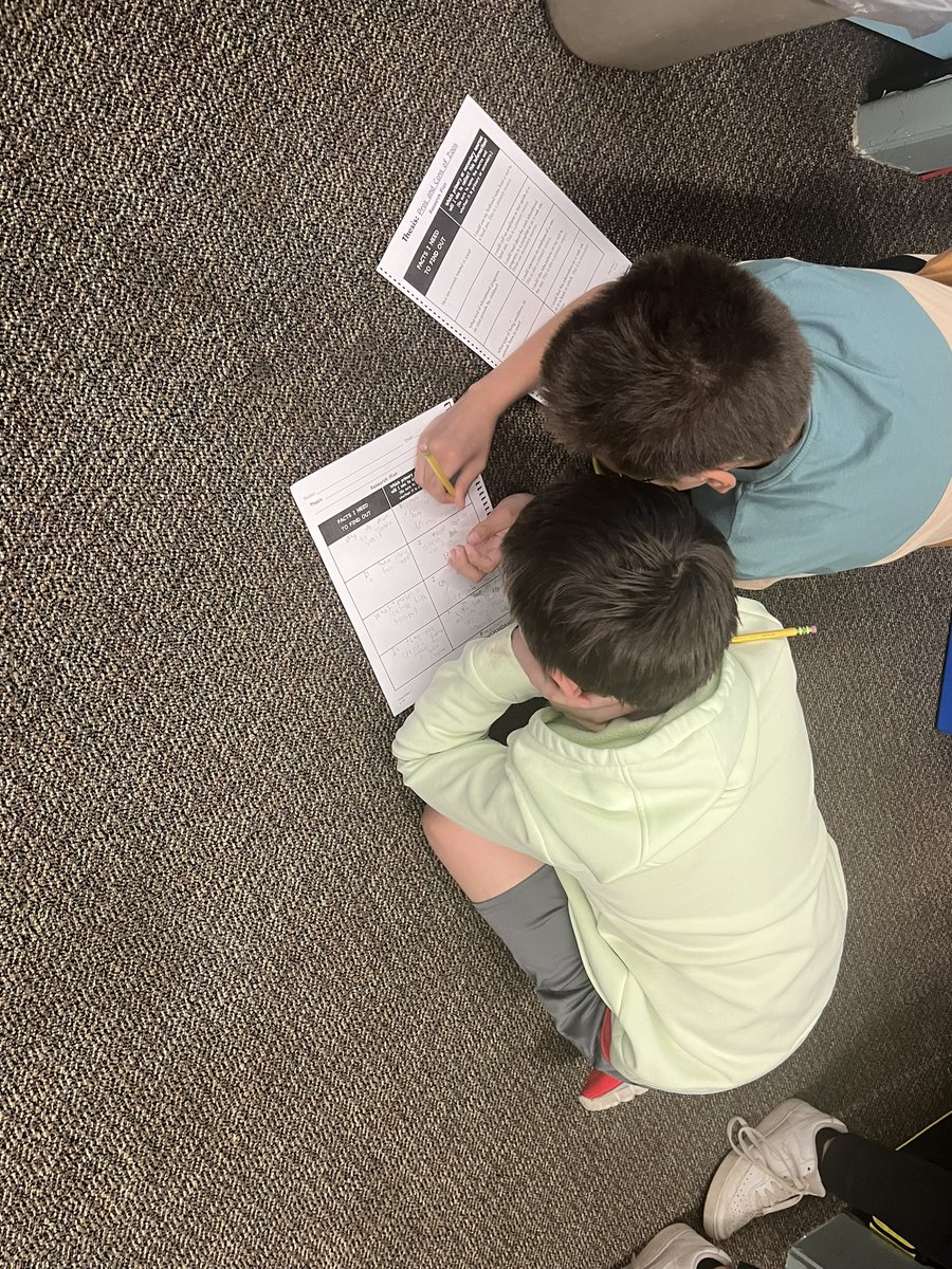 WronkoHamed5th's tweet photo. Schoolwide Essay Unit. Brainstorming ideas by mapping and freewrite technique. Later, designing a research plan using primary and secondary sources. Peer conferencing follows. @MtView07836 @JOlsyn1109 @melandyk @mrobinson322 https://t.co/RJCRl2G87L