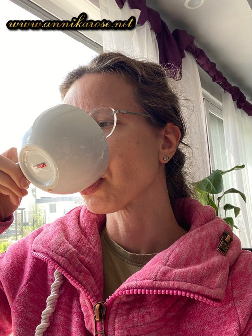 Erstmal mit nem Kaffee aufw&auml;rmen. Ich bin ne Frostbeule, jaaa 😜 https://t.co/dhqEMFzcwb https://t.co<a href="/tag/sex"class="tags"><span>#sex</span></a><a href="/tag/cam"class="tags"><span>#cam</span></a>