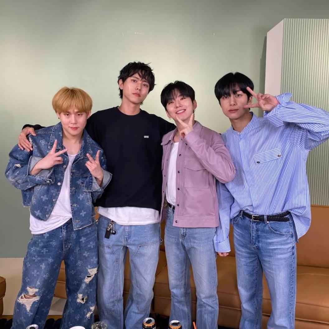 H_one14's tweet photo. 내일 저녁 7시 #기현 #형원 #주헌❤️‍🔥❤️‍🔥 https://t.co/PpawZxGtLE